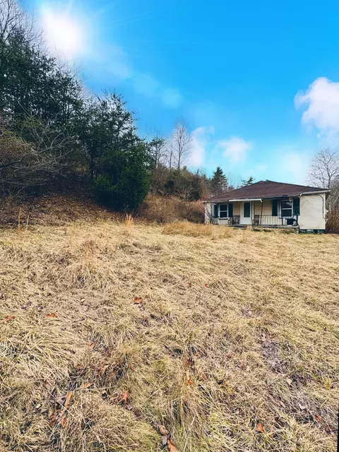 729 Valley Rd, Pulaski, VA 24301