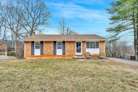 3039 Creekwood Dr, Salem, VA 24153