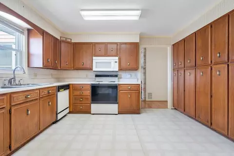 Kitchen - 1345 Stone Mill Rd, Hurt, VA 24563 photo 2 of 9