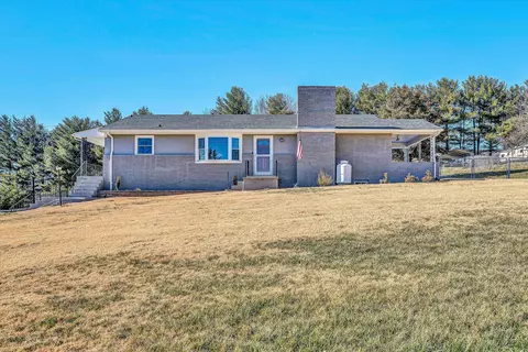 4116 Blue View Dr, Roanoke, VA 24012