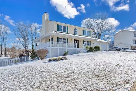 1200 Meadowview Dr, Salem, VA 24153