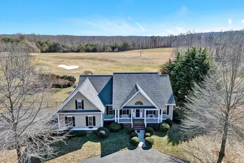 112 Pointe O Woods Dr, Huddleston, VA 24104