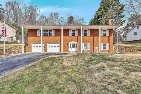 5944 Cartwright Dr, Roanoke, VA 24018