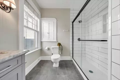 Bath - 1348 Maple Ave SW, Roanoke, VA 24016 photo 5 of 7