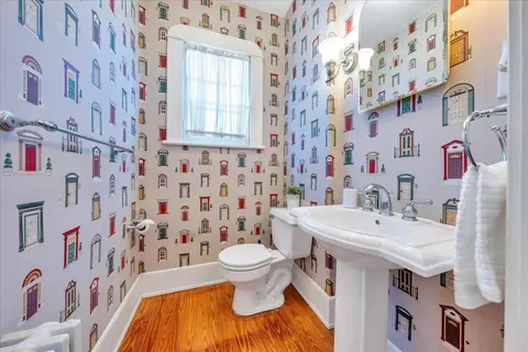 Bath - 1348 Maple Ave SW, Roanoke, VA 24016 photo 3 of 7