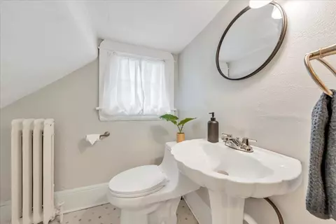 Bath - 1348 Maple Ave SW, Roanoke, VA 24016 photo 2 of 7