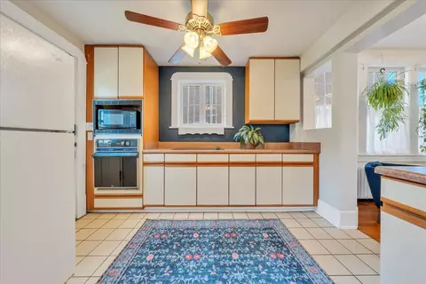Kitchen - 1348 Maple Ave SW, Roanoke, VA 24016 photo 2 of 4