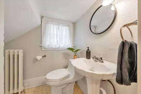 Bath - 1348 Maple Ave SW, Roanoke, VA 24016 photo 1 of 7