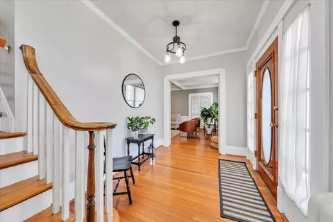 Entry Way - 1348 Maple Ave SW, Roanoke, VA 24016 photo 2 of 4