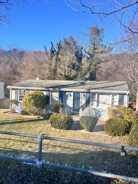 3526 Yellow Mountain Rd SE, Roanoke, VA 24014