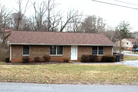 2003 Woodhaven Dr, Bedford, VA 24523