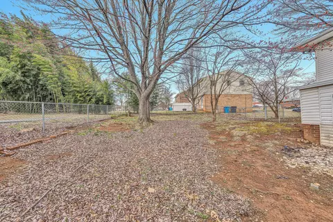 Exterior - 533 Fleming Ave NE, Roanoke, VA 24012 photo 6 of 8