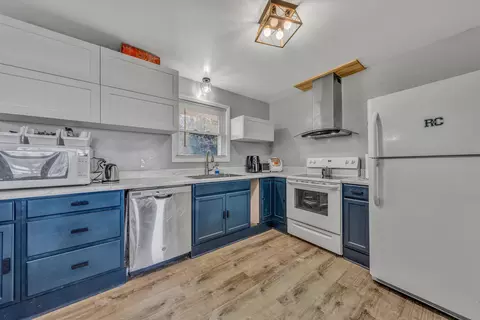 Kitchen - 533 Fleming Ave NE, Roanoke, VA 24012 photo 1 of 2