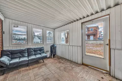 Exterior - 533 Fleming Ave NE, Roanoke, VA 24012 photo 3 of 8