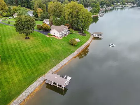 455 Sourwood Dr, Hardy, VA 24101