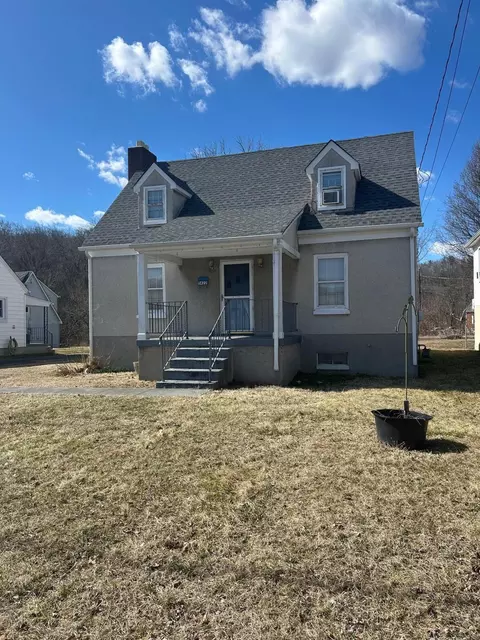 1422 S Franklin Ave, Covington, VA 24426