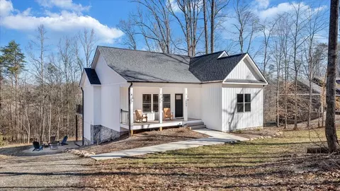 104 Creeden Dr, Moneta, VA 24121
