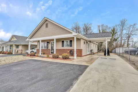 332 E Augusta Ave, Vinton, VA 24179