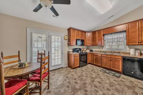 332 E Augusta Ave, Vinton, VA 24179 photo 10
