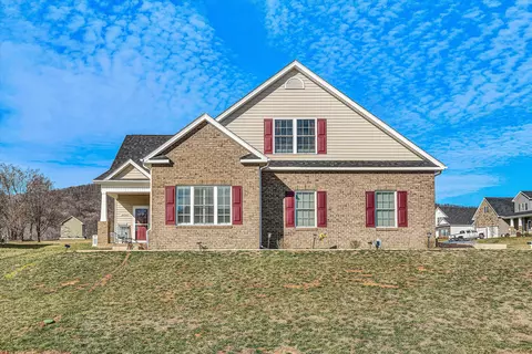 3090 Adam Dr, Vinton, VA 24179