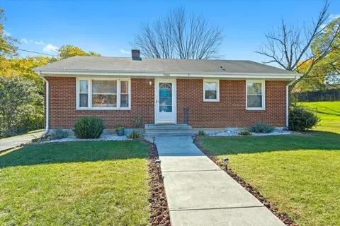 4908 Rowe Ridge Rd NW, Roanoke, VA 24017