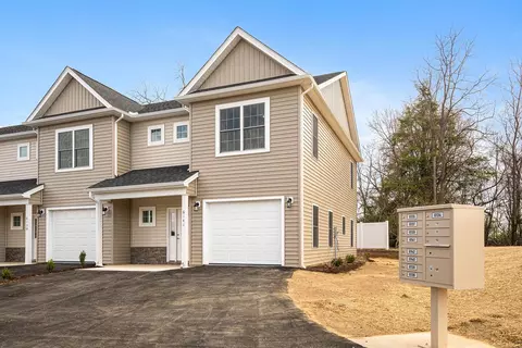 6142 Warren Newcomb Dr, Fairlawn, VA 24141