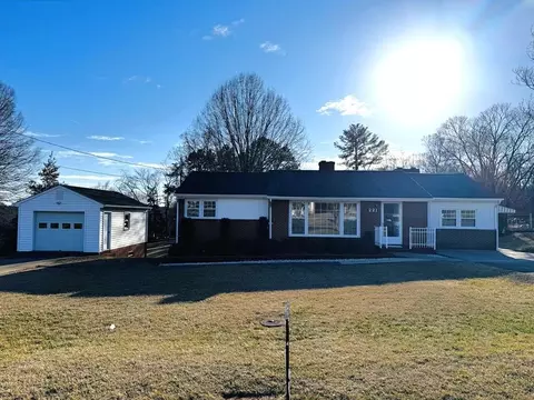 221 Stuart Ridge Rd, Martinsville, VA 24112