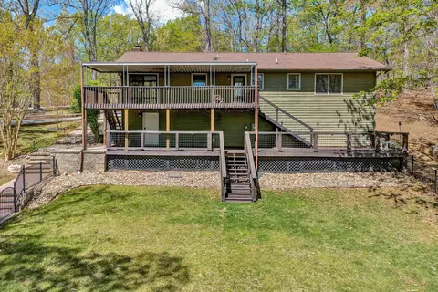 202 Sherwood Dr, Huddleston, VA 24104