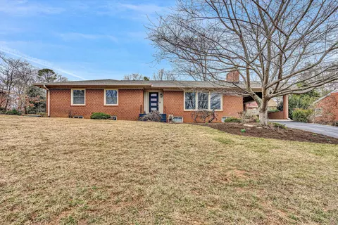 3569 Parkwood Dr, Roanoke, VA 24018
