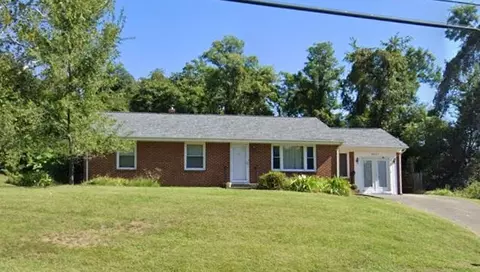 4511 Peach Tree Dr NW, Roanoke, VA 24017