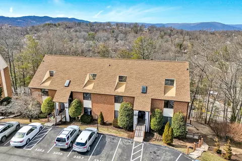 3347 Forest Ct, Roanoke, VA 24018