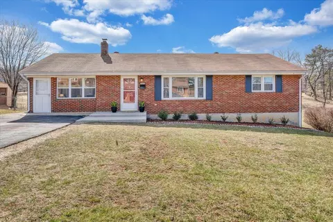 704 Pinecrest Ave, Bedford, VA 24523