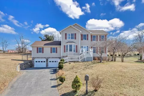 2400 Olde Salem Dr, Salem, VA 24153