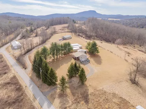 2448 Kyle Weeks Rd SW, Willis, VA 24380 photo 4