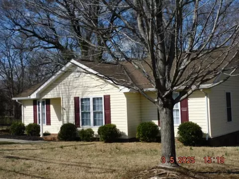 1141 Summit Ln NW, Roanoke, VA 24017
