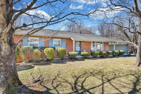 2101 Bridle Ln, Roanoke, VA 24018