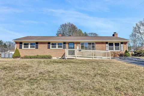 3710 Bandy Rd, Roanoke, VA 24014