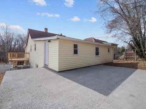 454 Tinker Ave, Vinton, VA 24179 photo 2