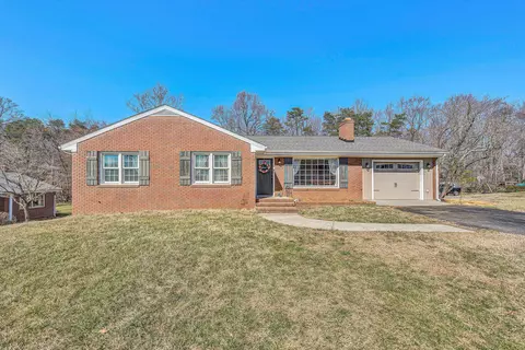 1830 Park Manor Dr, Roanoke, VA 24014