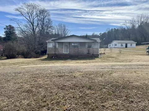 312 The Great Rd, Martinsville, VA 24112
