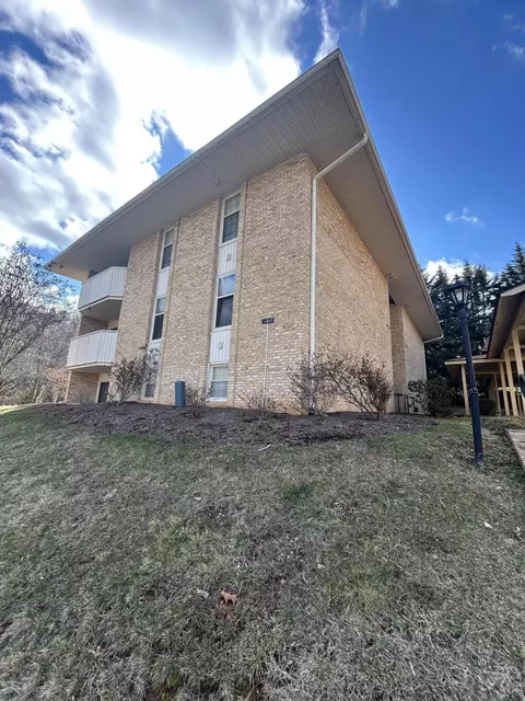 5260 Crossbow Cir #1B, Roanoke, VA 24018