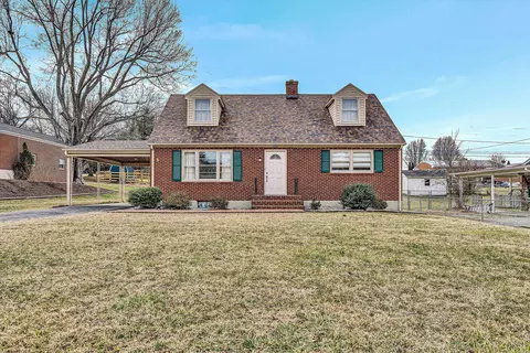 2647 Lindenwood Dr, Vinton, VA 24179
