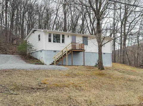 423 Camelia Dr, Daleville, VA 24083