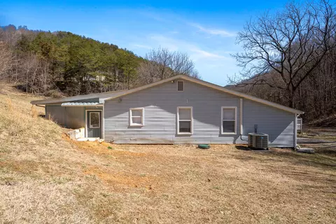 5679 Berry Patch Ln, Elliston, VA 24087 photo 37