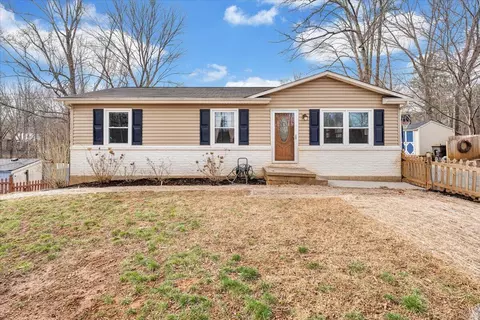 3933 Pitzer Rd, Roanoke, VA 24014