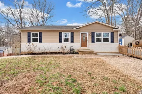 3933 Pitzer Rd, Roanoke, VA 24014