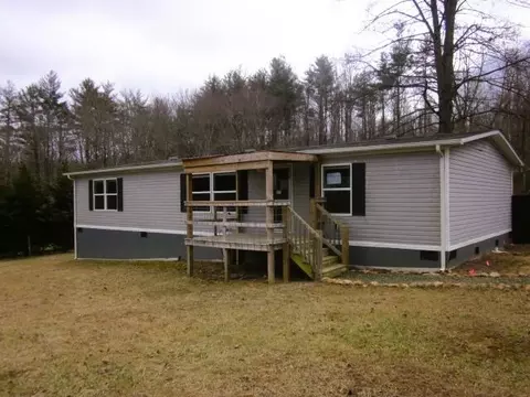 428 Agnes Ln NW, Willis, VA 24380