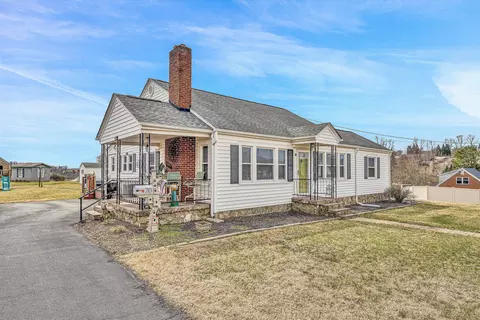 70 First St, Rocky Mount, VA 24151