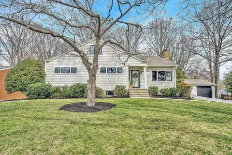 1017 Overland Rd SW, Roanoke, VA 24015