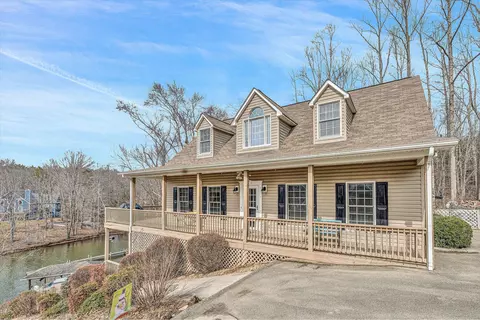 120 Pebble Brook Ln, Moneta, VA 24121